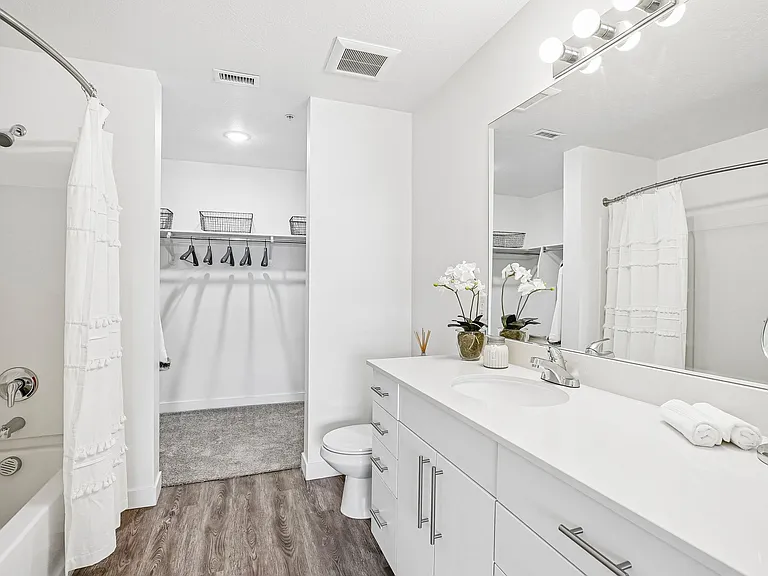 Rockpoint Apartments — Photo 9