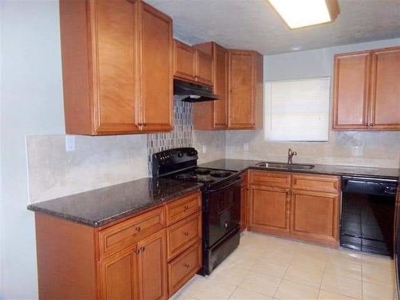 4th image of 12735 Tanoak Dr