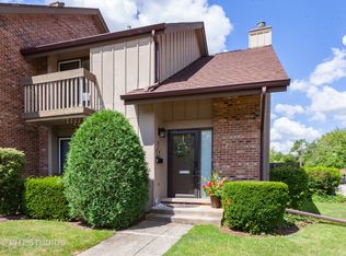 15 Kane Ct, Willowbrook, IL 60527