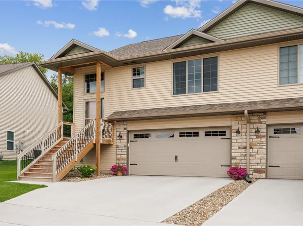 1002 Creekside Dr, Tiffin, IA 52340