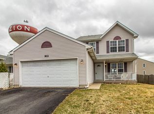 911 Countrywood Dr, Zion, IL 60099
