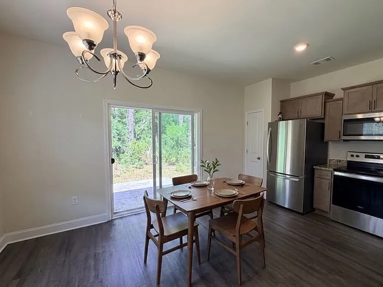 712 Mill Creek Cir — Photo 16