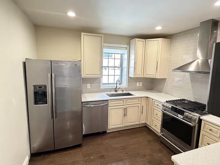 709 S Warnock St — Photo 5