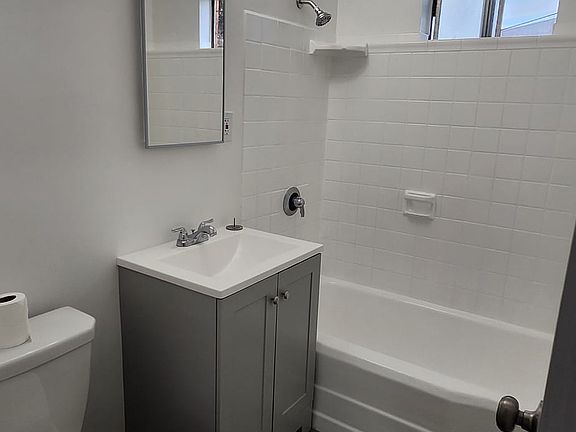 4th image of 5751 1/2 Lexington Ave #1/2