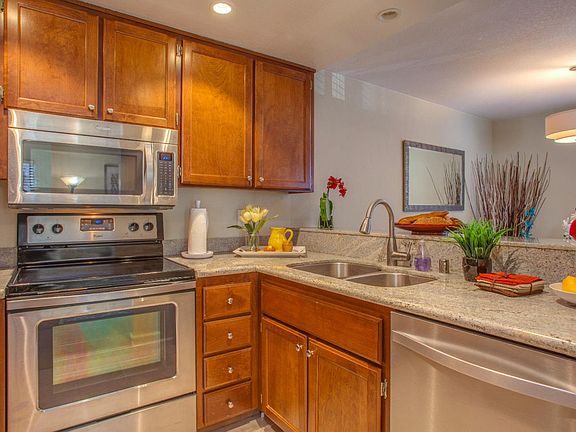 2nd image of 980 La Barbera Dr