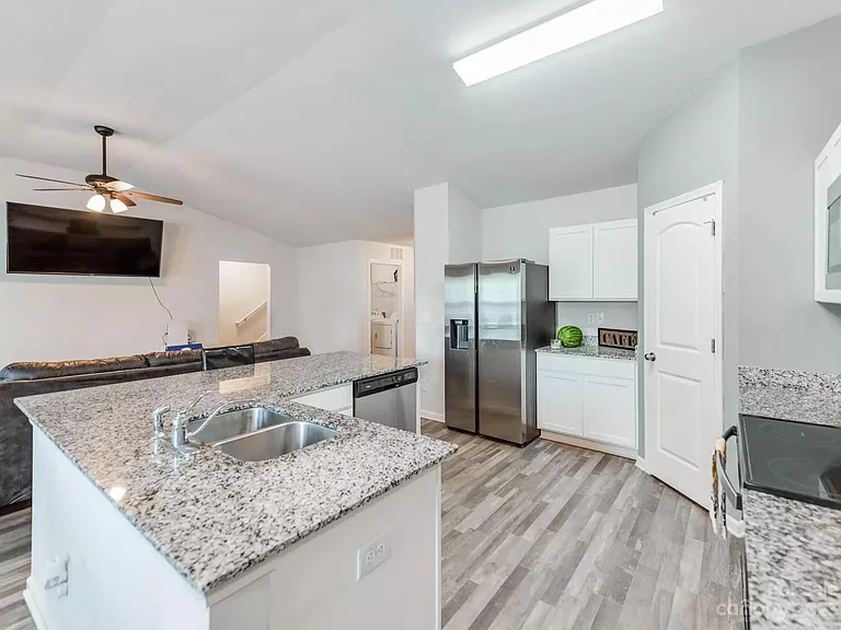 1016 Amberlight Cir #1016 — Photo 10