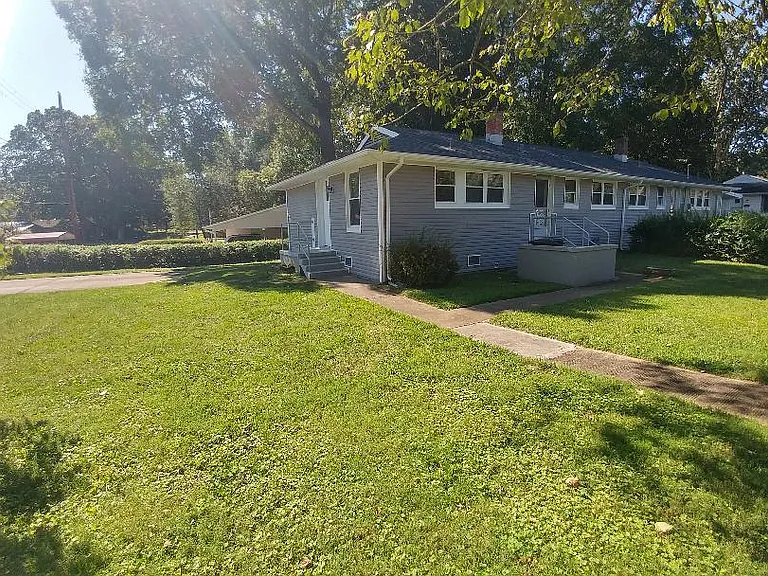 107 W Gettysburg Ave — Photo 2