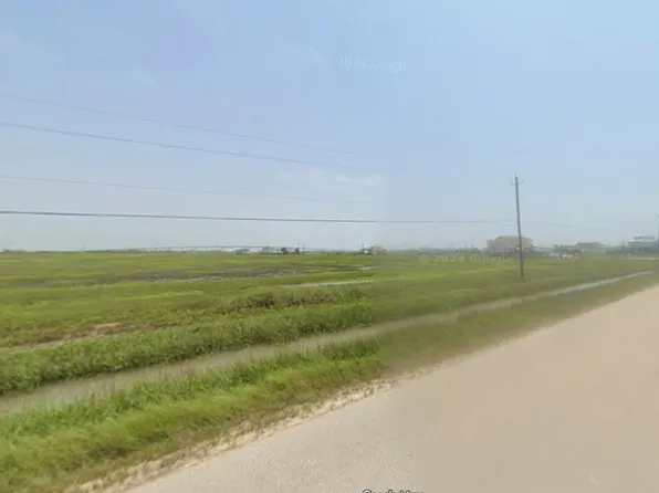 229 Thunder Rd, Freeport, TX 77541