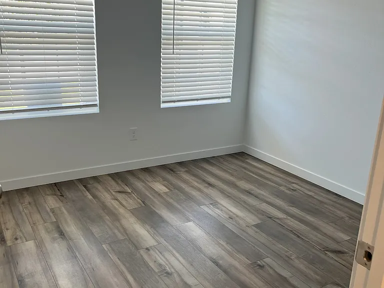302 Persian Ave — Photo 8
