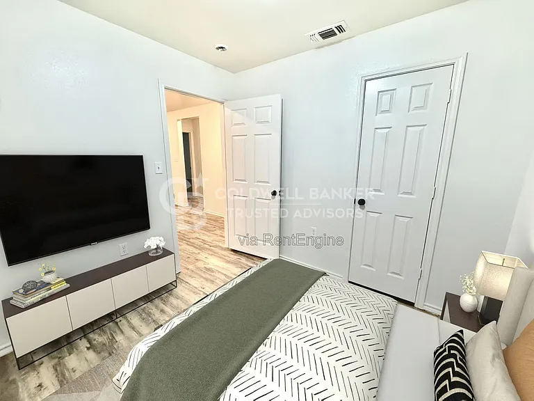 2117 E Broadway #1 — Photo 15