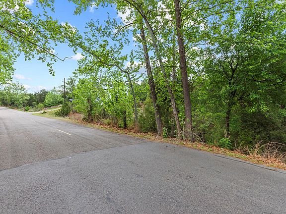 3rd image of 416 Dunkeld Dr