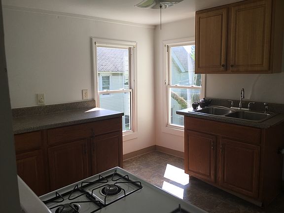 3rd image of 311-15 Fifteen Gertrude St