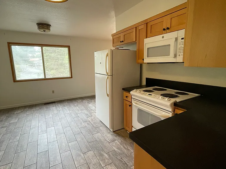 6908 SW 5th Ave — Photo 9