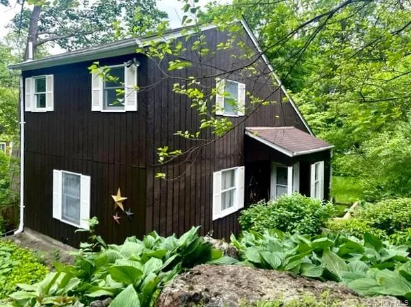 8 Sunset Dr, Bedford Hills, NY 10507