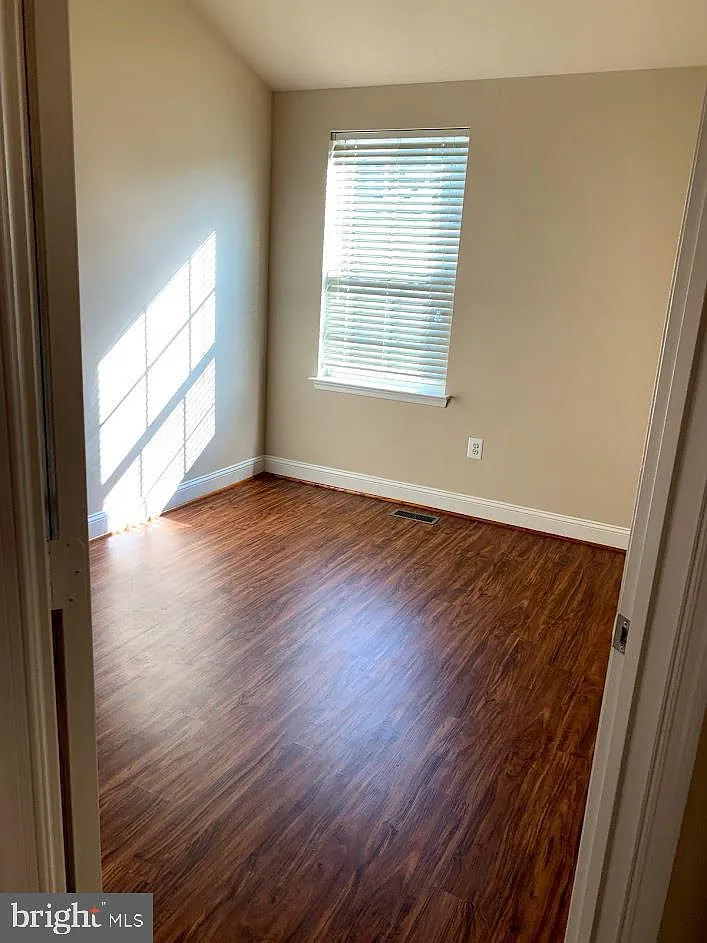 3 bed, 3.5 bath, 1940 sqft, $3,150 — Photo 4