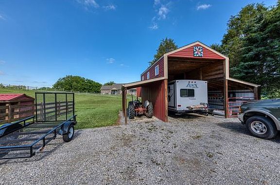 4th image of 114 Boyd Ln