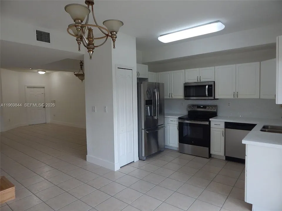 8986 W Flagler St #9