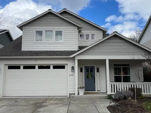 1797 Summer Pl, Talent, OR 97540