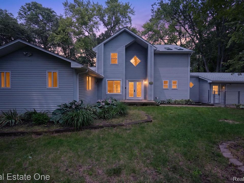 1st image of 904 N Park St