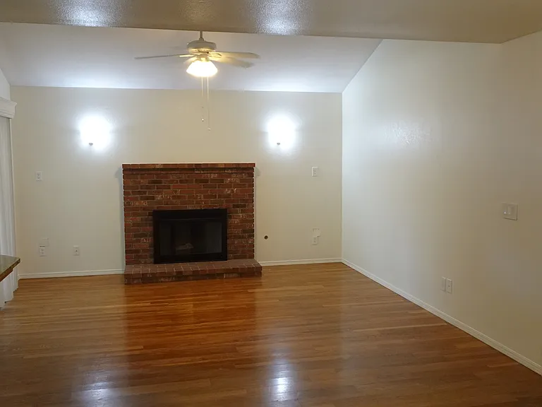 878 E Catalina Cir — Photo 5