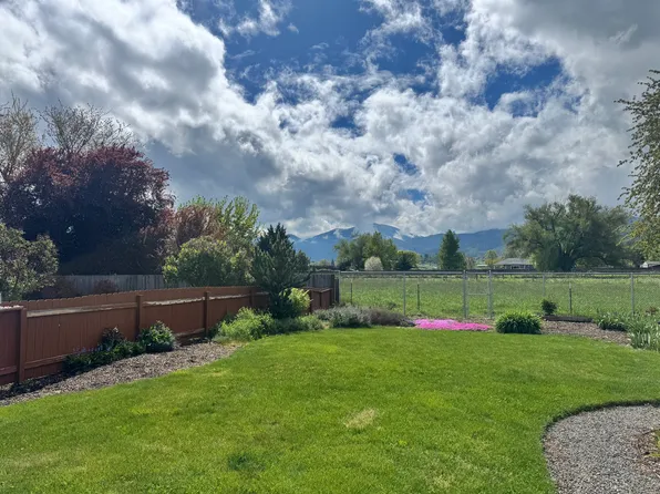 124 Samuel Ln, Phoenix, OR 97535