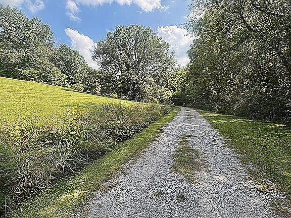 Private gravel rd. entrance