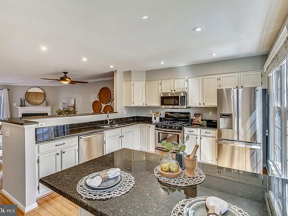 2nd image of 1282 Quaker Hill Dr