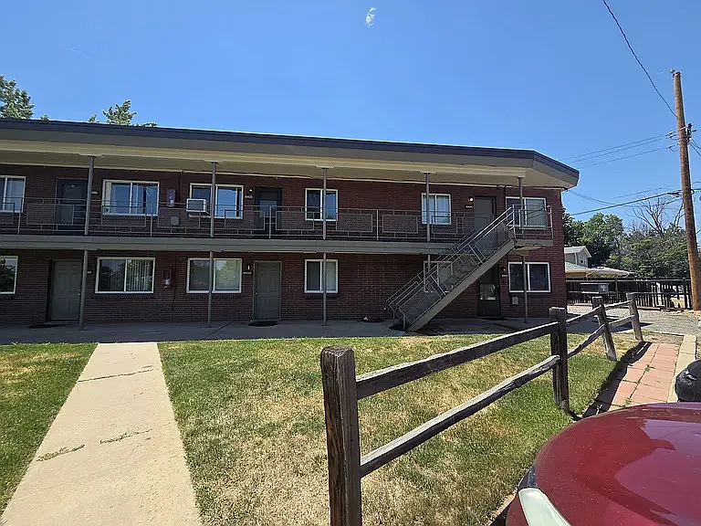 2 bed, 800 sqft, $1,400 — Photo 2