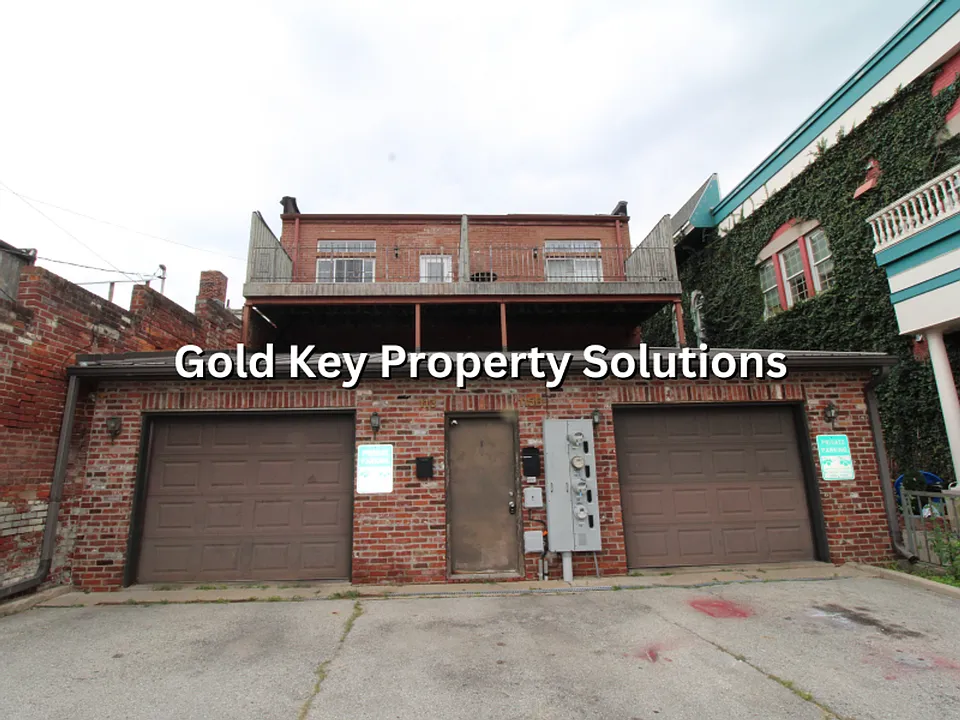 113-115 E 9th Street