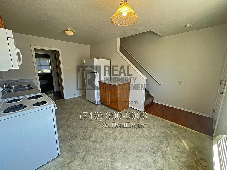 1713 Oakshire Ln #D — Photo 2