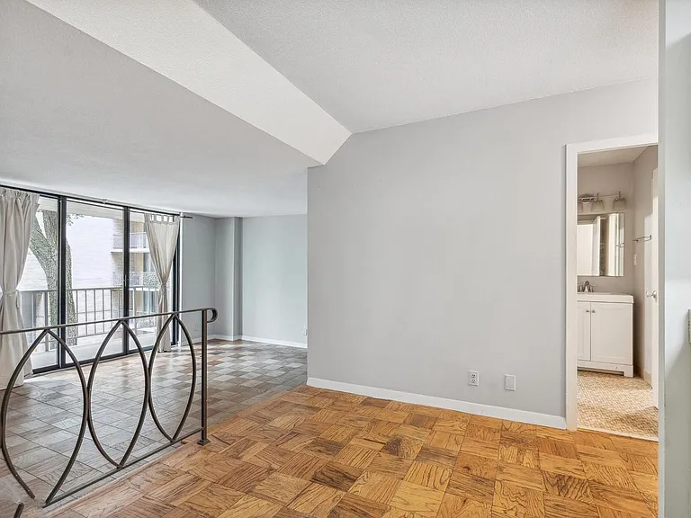 2201 L St NW #218 — Photo 9