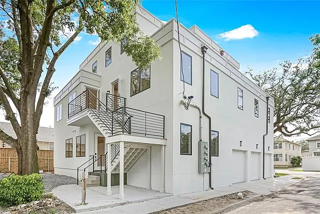 2431 State St — Photo 4