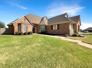 200 S Chardon Dr, Mustang, OK 73064