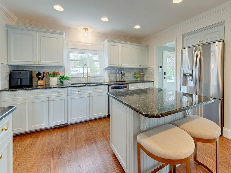 3221 Sunset Dr — Photo 17