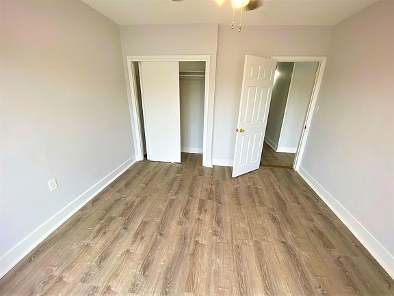 5th image of 6714 N Northwest Hwy #206