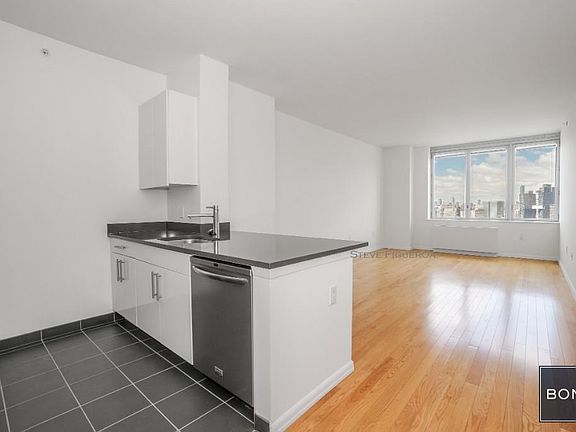 3rd image of 4545 Center Blvd APT 2611