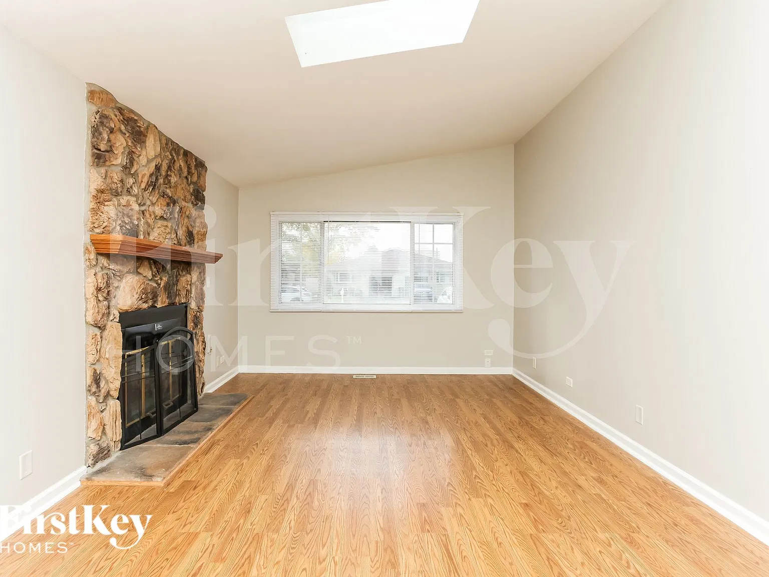 3 bed, 2.5 bath, 1325 sqft, $2,890 — Photo 3