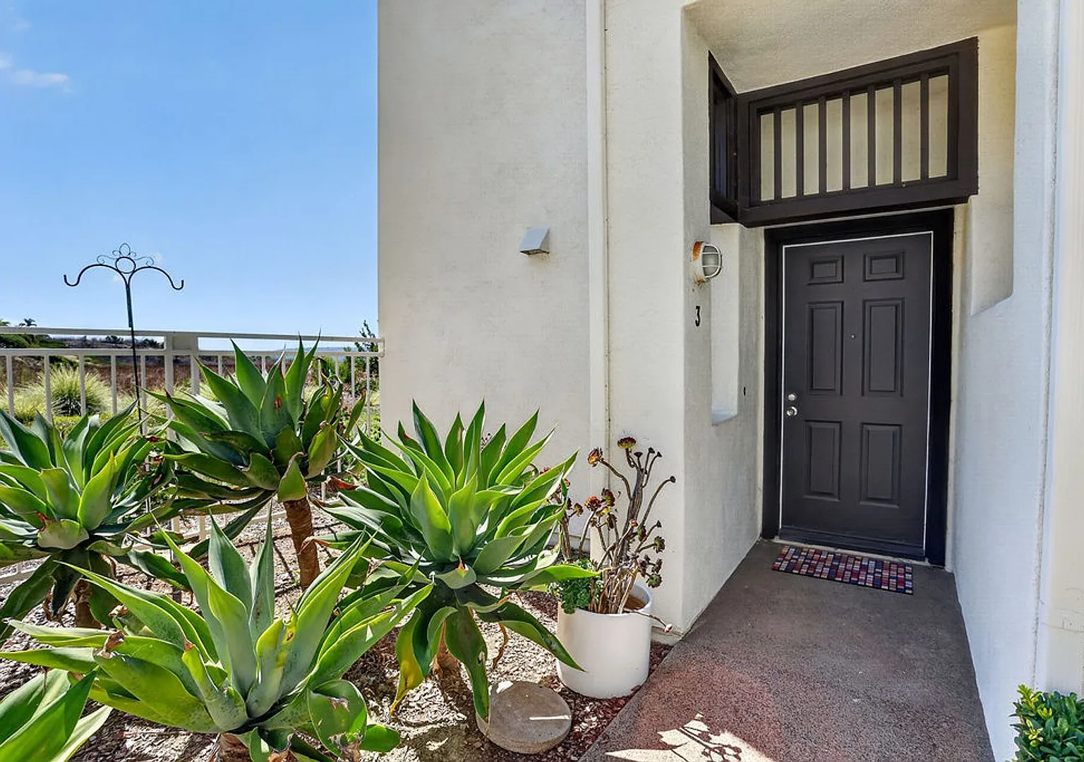 Furnished Upgraded 2-bed, 2-bath Private End-Unit with Immersive Nature Views — Photo 4