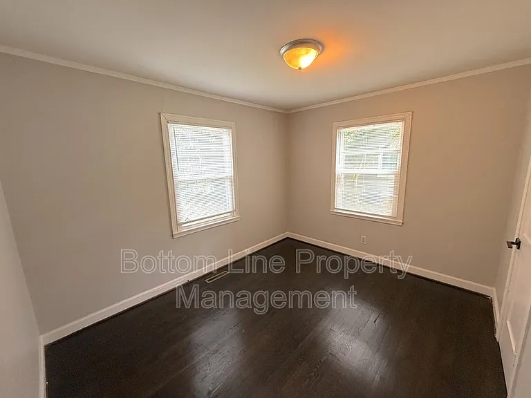 214 S Gardner Ave — Photo 11