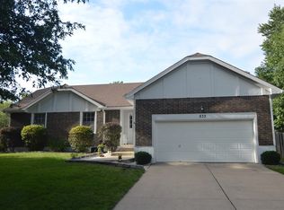 833 NW Valley Woods Dr, Grain Valley, MO 64029