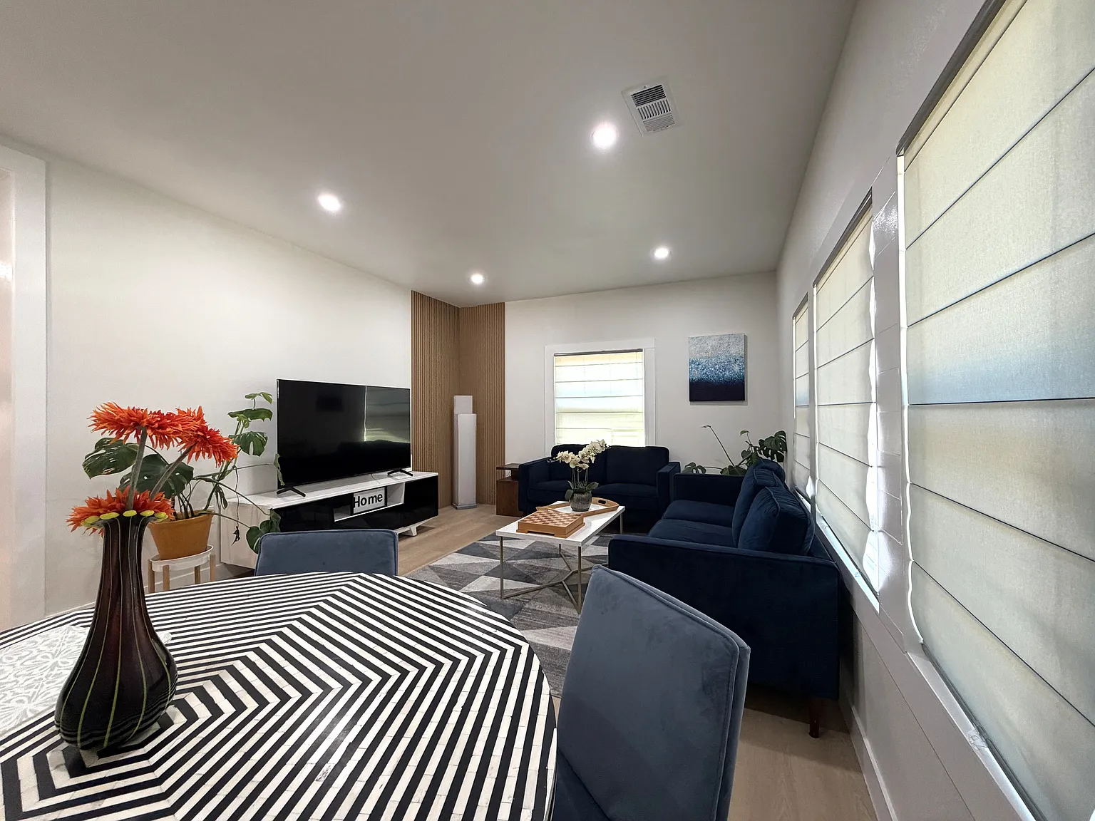 3 bed, 1189 sqft, $4,695 — Photo 2
