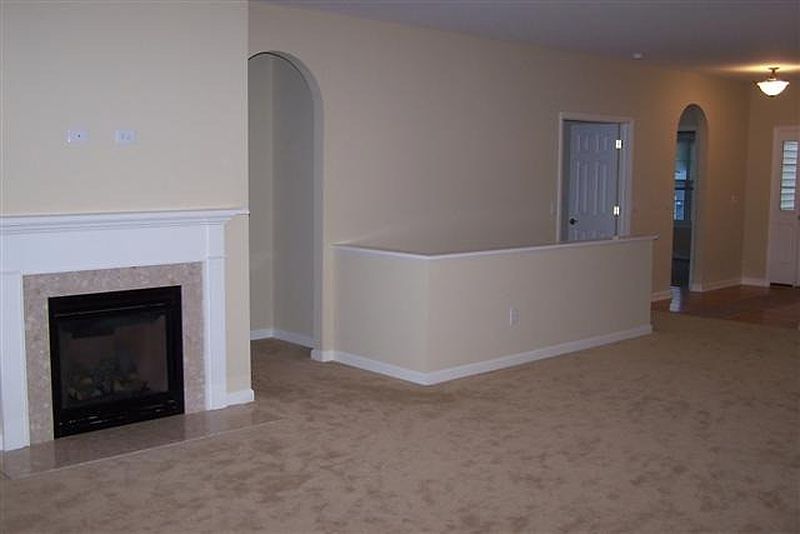 4th image of 22 HAMPTON Circle