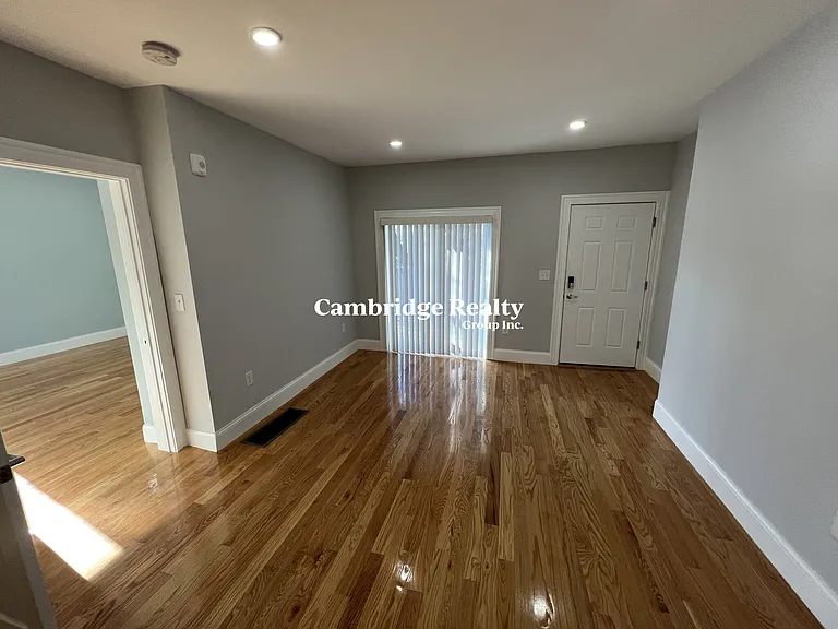 372 Oxford St #2T — Photo 11