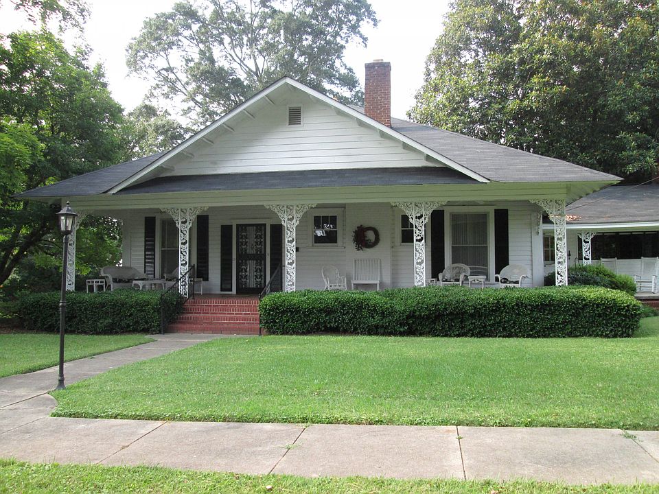 Front w/large sitting porch