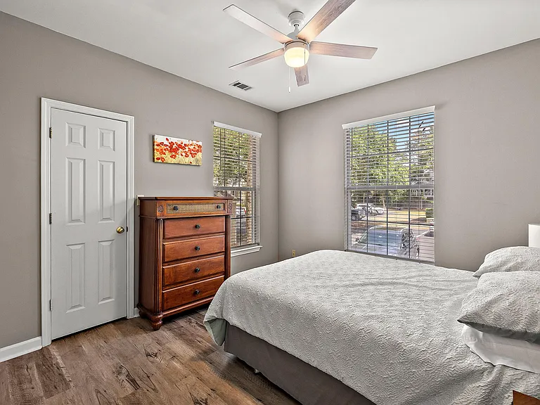 1600 Long Grove Dr #417 — Photo 14