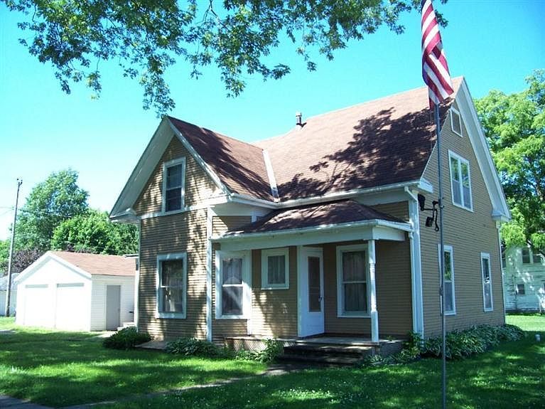 1st image of 210 E Nuckols St