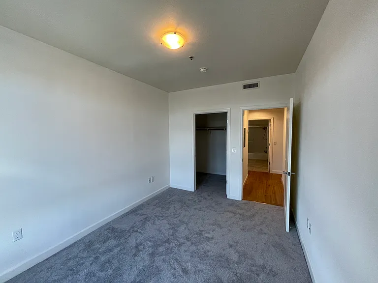 423 7th St #303 — Photo 9