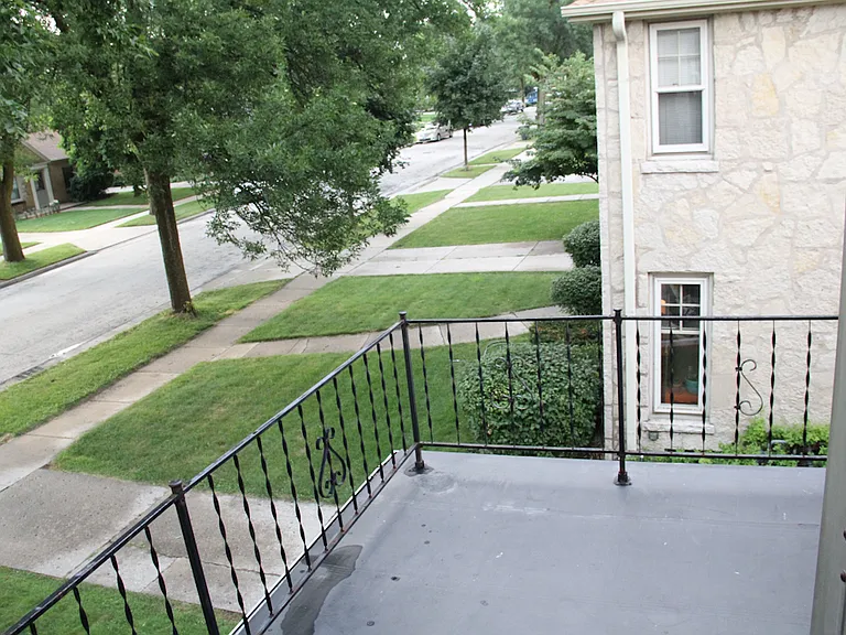 2210 N Lefeber Ave — Photo 13