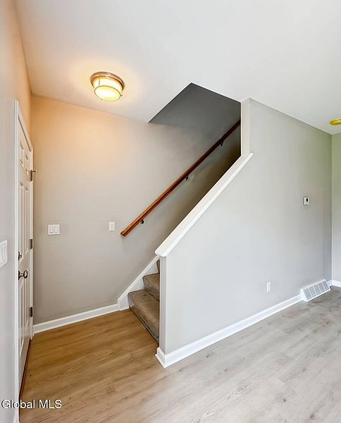 4th image of 84 Broadway Extension