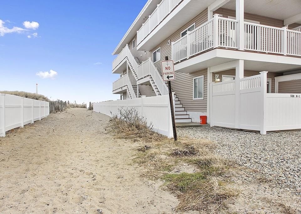 1st image of 528 N End Blvd #1N